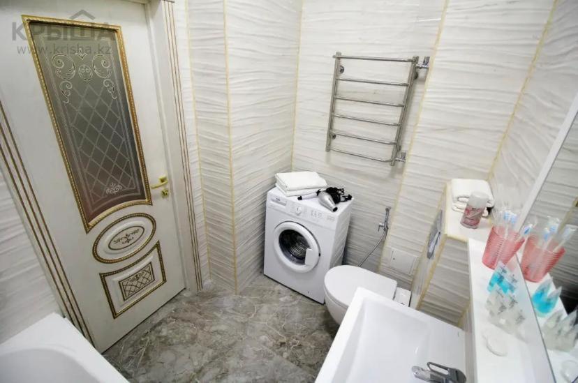 Жк Атамекен В Элитном Районе, 2 Комнатная Almatı Dış mekan fotoğraf